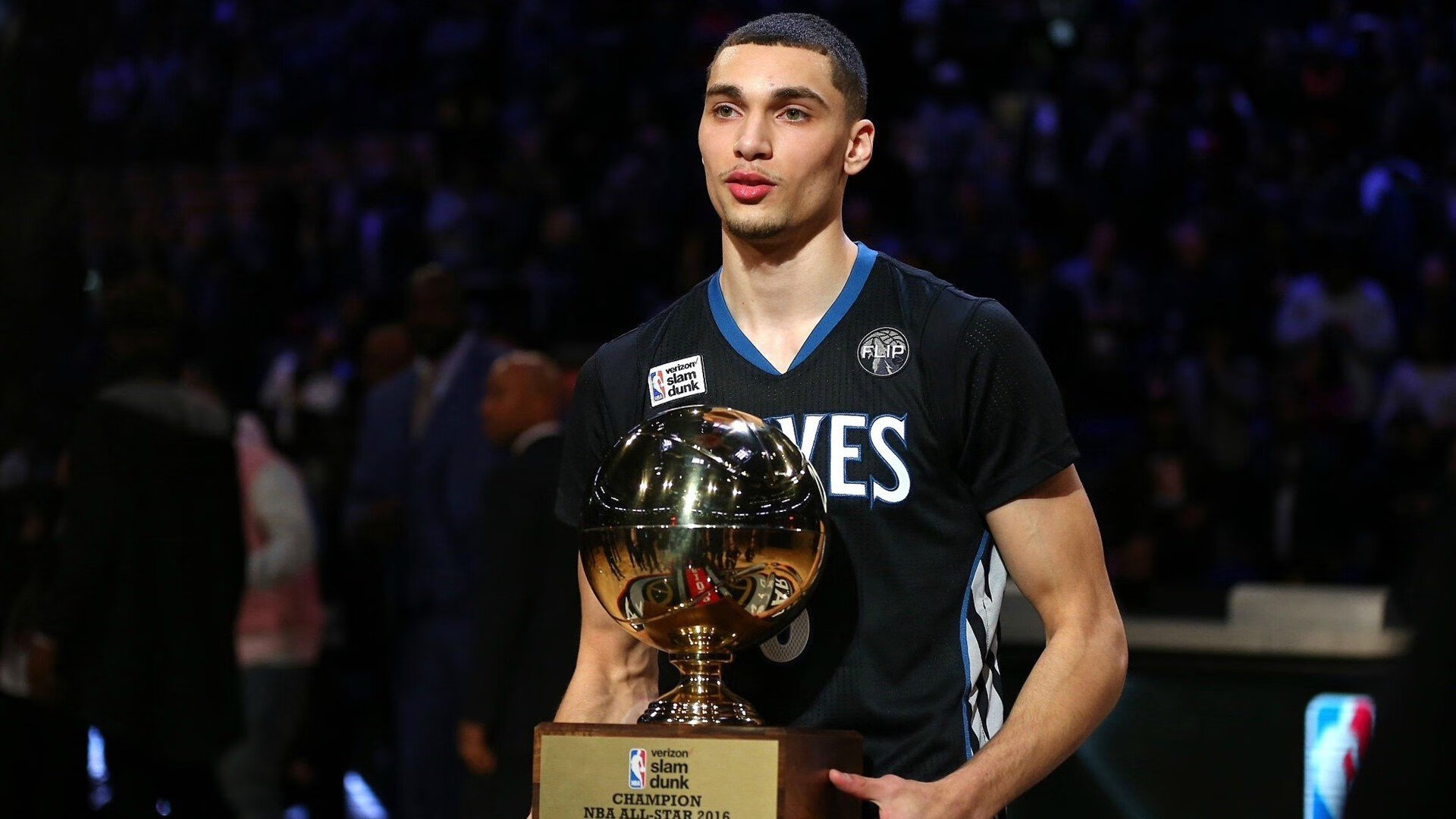 《电竞场馆创新设计：科技与艺术的完美融合》，电竞馆的设计迎合年轻