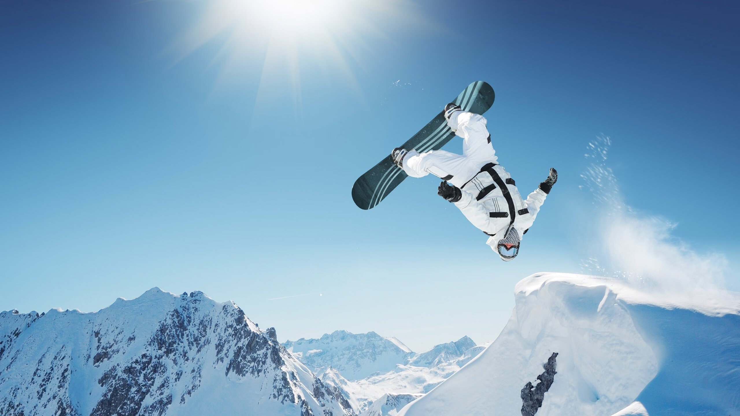 【本垒打的奥秘】如何准确击中高远球？技巧与规则解读，击打高远球最佳落点