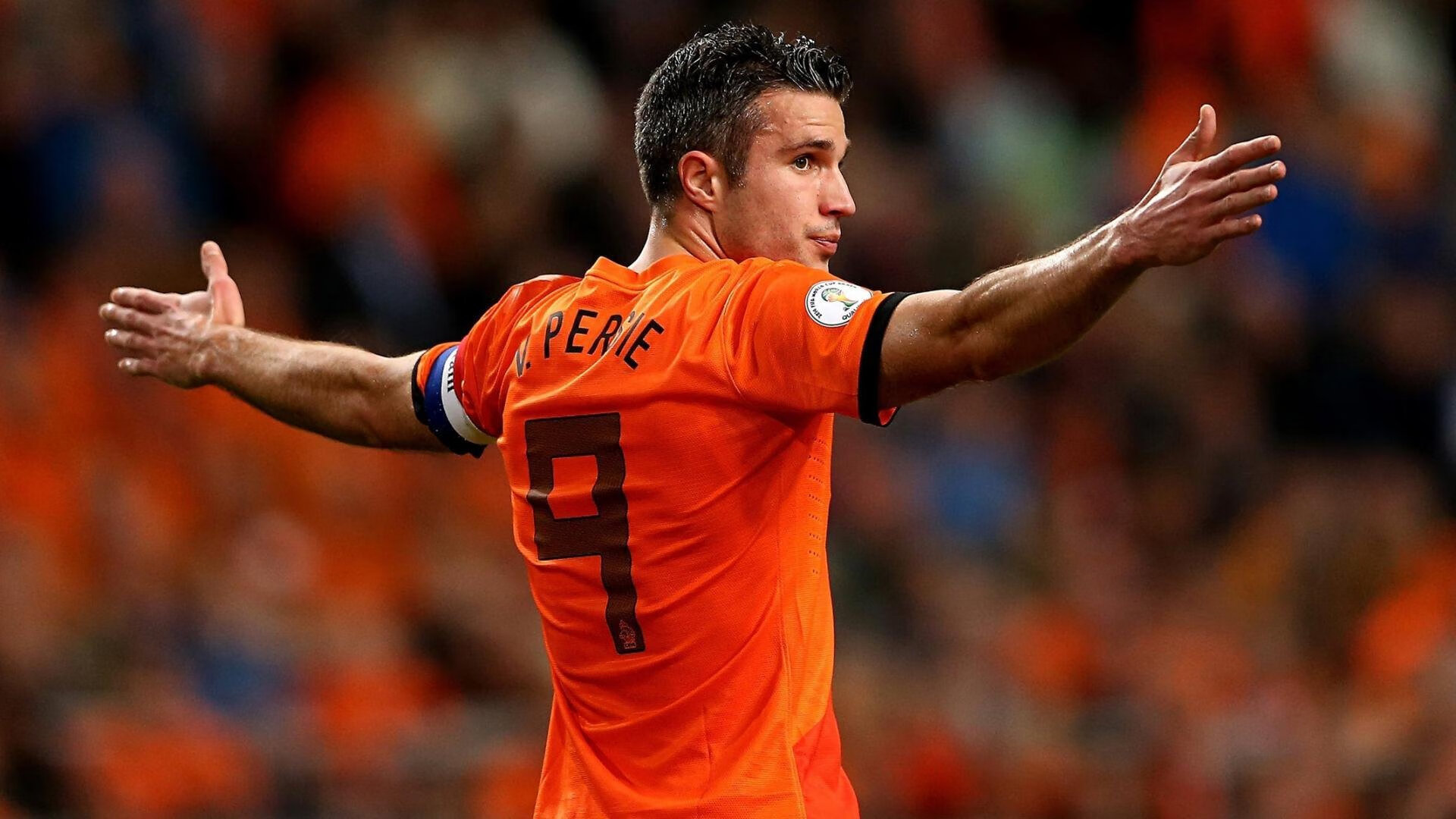 德甲狂战，比分4-3，比赛中明星前锋两球，关键数据：角球12个，传球成功率85%