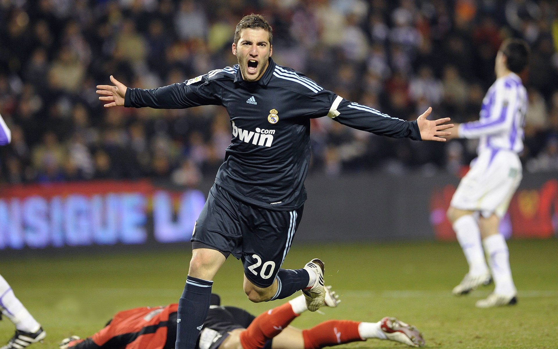 爱游戏官方网站-球迷投票：你心中的欧冠“年度最佳比赛”，欧冠十佳